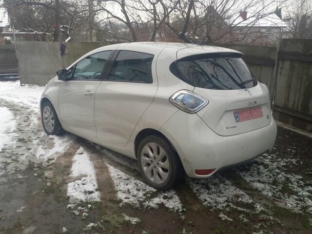 Белый Рено Зое, объемом двигателя 0 л и пробегом 150 тыс. км за 5550 $, фото 11 на Automoto.ua