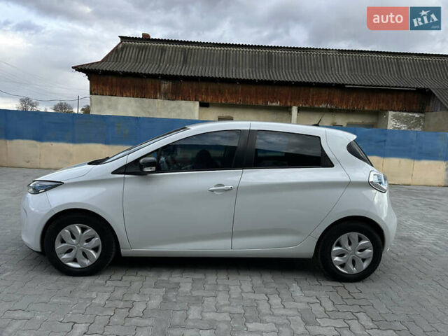 Белый Рено Зое, объемом двигателя 0 л и пробегом 106 тыс. км за 6550 $, фото 3 на Automoto.ua