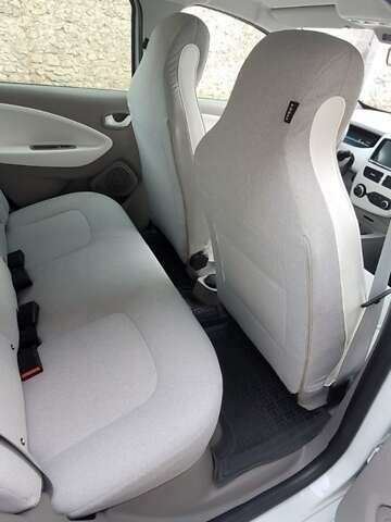 Белый Рено Зое, объемом двигателя 0 л и пробегом 209 тыс. км за 5800 $, фото 16 на Automoto.ua