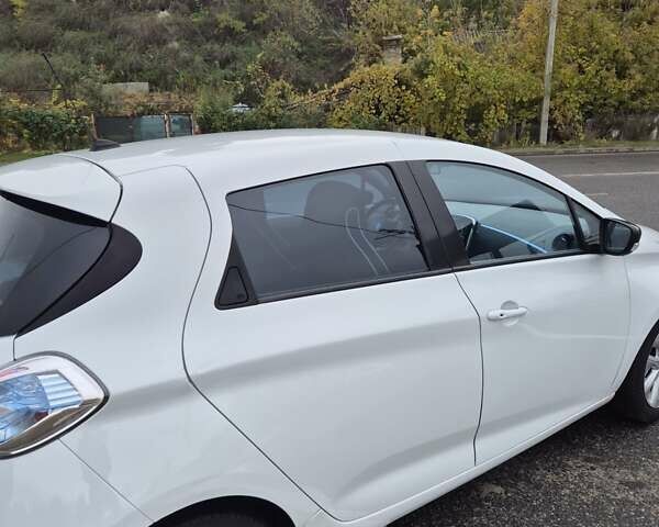 Белый Рено Зое, объемом двигателя 0 л и пробегом 138 тыс. км за 6700 $, фото 13 на Automoto.ua