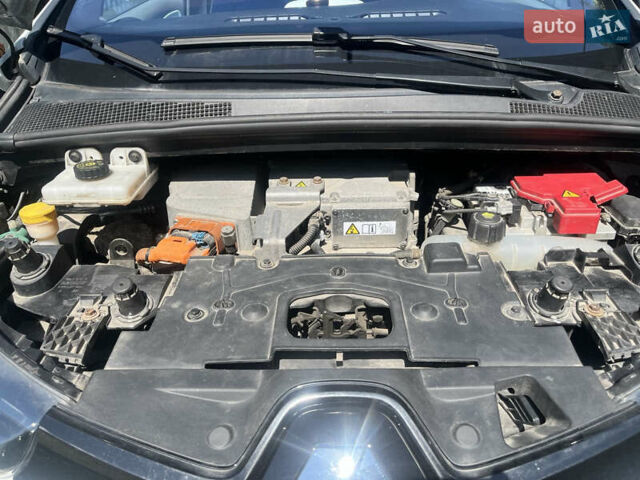 Білий Рено Зое, об'ємом двигуна 0 л та пробігом 130 тис. км за 6000 $, фото 27 на Automoto.ua
