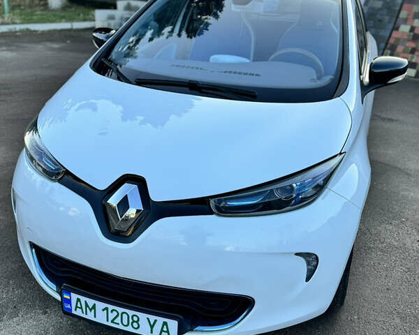 Белый Рено Зое, объемом двигателя 0 л и пробегом 160 тыс. км за 6900 $, фото 14 на Automoto.ua