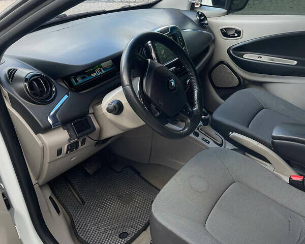 Рено Зое 2013 у Івано-Франківську на Automoto.ua Білий Рено Зое, об'ємом двигуна 0 л та пробігом 175 тис. км за 5900 $, фото 14 на Automoto.ua