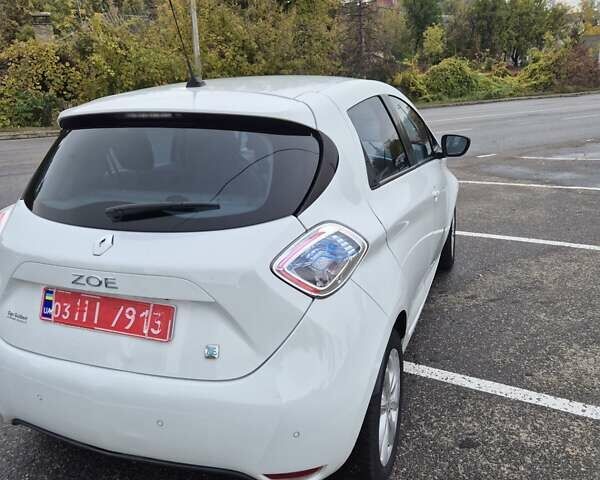 Белый Рено Зое, объемом двигателя 0 л и пробегом 138 тыс. км за 6700 $, фото 11 на Automoto.ua