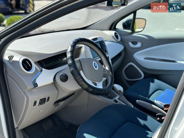 Белый Рено Зое, объемом двигателя 0 л и пробегом 163 тыс. км за 6200 $, фото 10 на Automoto.ua