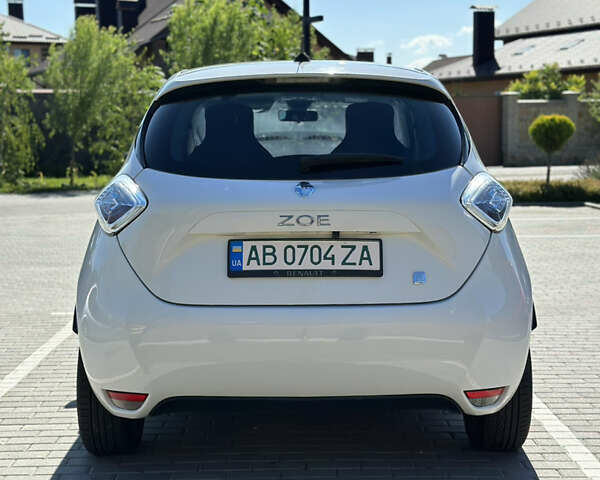 Белый Рено Зое, объемом двигателя 0 л и пробегом 163 тыс. км за 6200 $, фото 11 на Automoto.ua