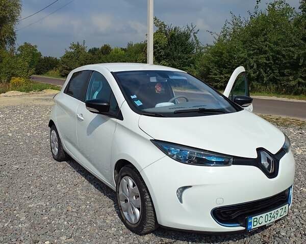 Белый Рено Зое, объемом двигателя 0 л и пробегом 53 тыс. км за 6000 $, фото 1 на Automoto.ua