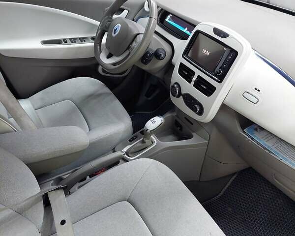 Білий Рено Зое, об'ємом двигуна 0 л та пробігом 83 тис. км за 5900 $, фото 25 на Automoto.ua