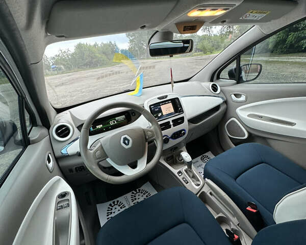 Белый Рено Зое, объемом двигателя 0 л и пробегом 104 тыс. км за 6570 $, фото 97 на Automoto.ua