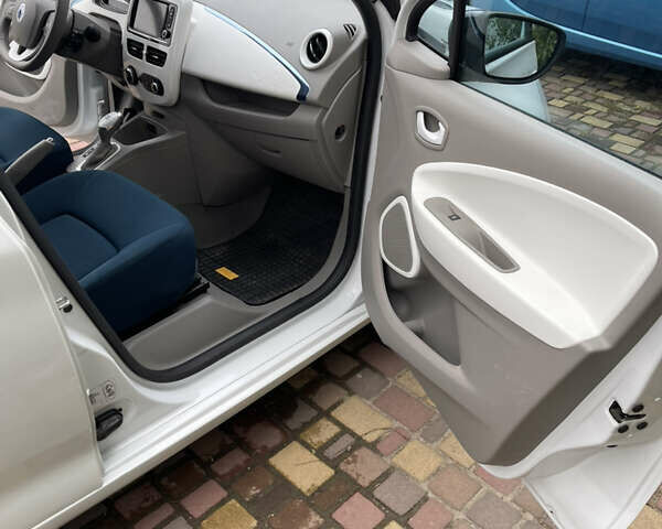 Білий Рено Зое, об'ємом двигуна 0 л та пробігом 146 тис. км за 6300 $, фото 15 на Automoto.ua