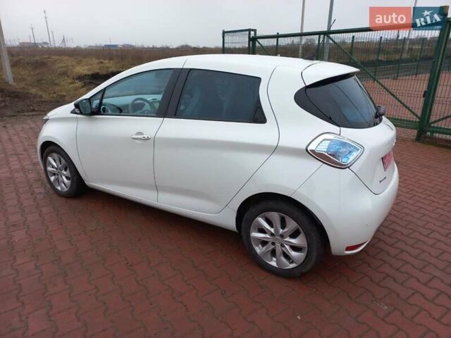 Белый Рено Зое, объемом двигателя 0 л и пробегом 150 тыс. км за 5550 $, фото 16 на Automoto.ua