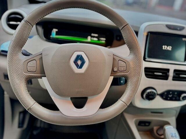 Білий Рено Зое, об'ємом двигуна 0 л та пробігом 84 тис. км за 6990 $, фото 27 на Automoto.ua