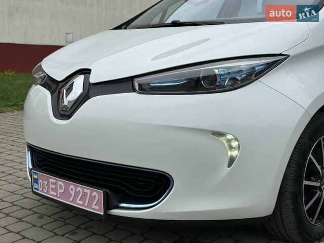 Белый Рено Зое, объемом двигателя 0 л и пробегом 158 тыс. км за 5999 $, фото 14 на Automoto.ua