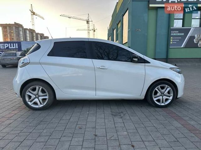 Белый Рено Зое, объемом двигателя 0 л и пробегом 120 тыс. км за 5999 $, фото 13 на Automoto.ua