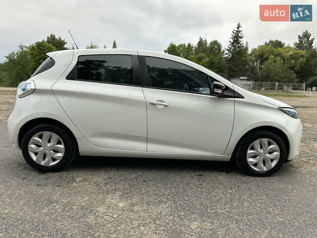 Белый Рено Зое, объемом двигателя 0 л и пробегом 104 тыс. км за 6570 $, фото 24 на Automoto.ua