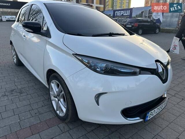 Белый Рено Зое, объемом двигателя 0 л и пробегом 120 тыс. км за 5999 $, фото 12 на Automoto.ua