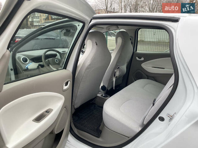 Белый Рено Зое, объемом двигателя 0 л и пробегом 211 тыс. км за 5800 $, фото 2 на Automoto.ua