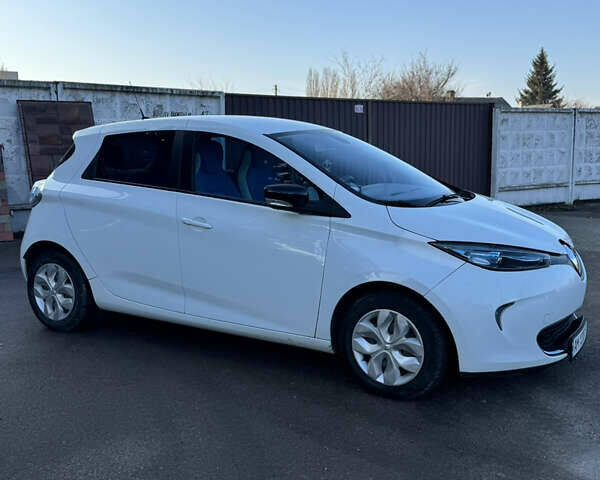 Белый Рено Зое, объемом двигателя 0 л и пробегом 160 тыс. км за 6900 $, фото 4 на Automoto.ua