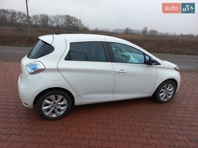 Белый Рено Зое, объемом двигателя 0 л и пробегом 150 тыс. км за 5550 $, фото 7 на Automoto.ua