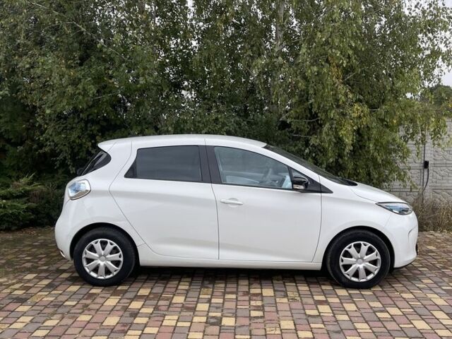 Белый Рено Зое, объемом двигателя 0 л и пробегом 146 тыс. км за 6300 $, фото 6 на Automoto.ua