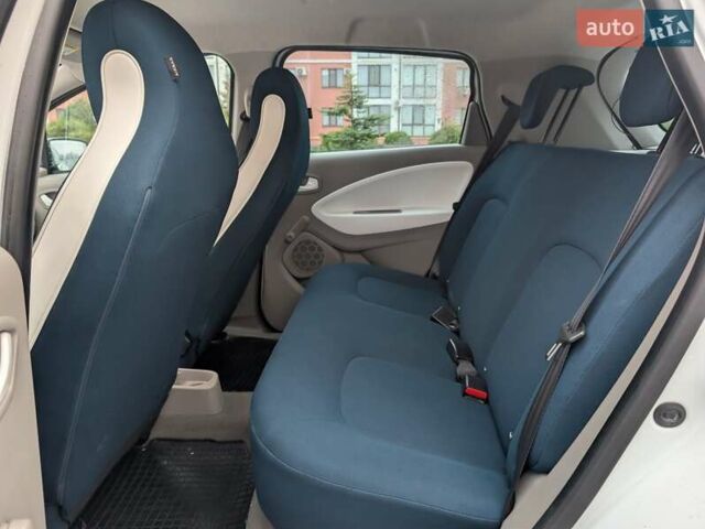 Белый Рено Зое, объемом двигателя 0 л и пробегом 154 тыс. км за 5700 $, фото 25 на Automoto.ua