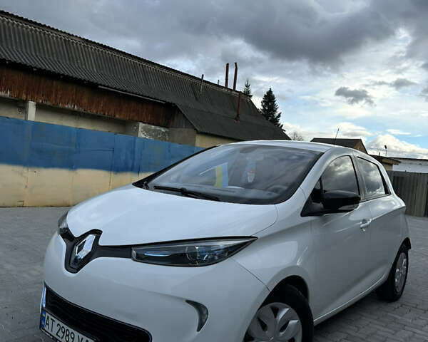 Белый Рено Зое, объемом двигателя 0 л и пробегом 106 тыс. км за 6550 $, фото 1 на Automoto.ua