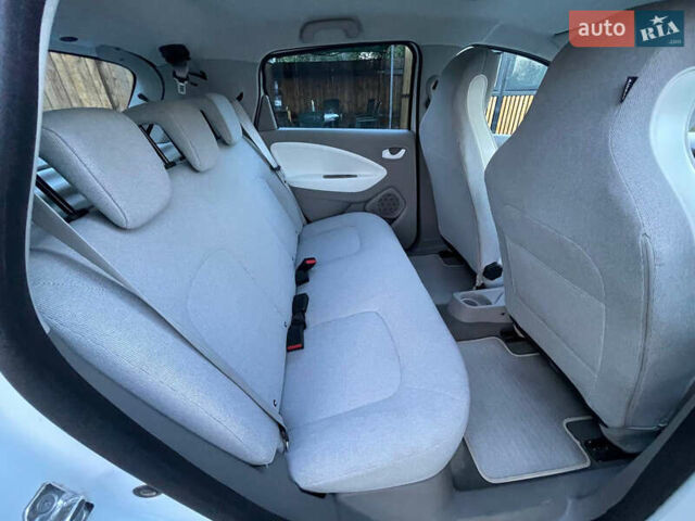 Белый Рено Зое, объемом двигателя 0 л и пробегом 70 тыс. км за 6800 $, фото 8 на Automoto.ua