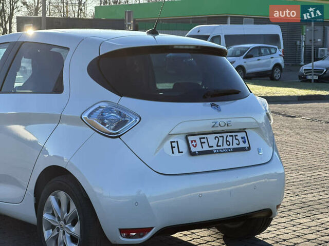Белый Рено Зое, объемом двигателя 0 л и пробегом 88 тыс. км за 5700 $, фото 7 на Automoto.ua