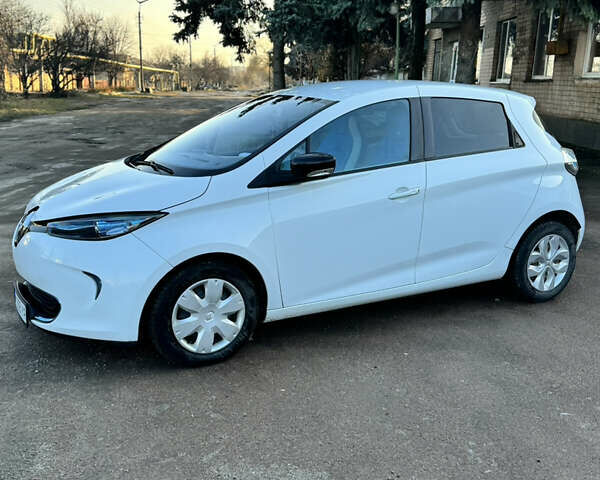 Белый Рено Зое, объемом двигателя 0 л и пробегом 160 тыс. км за 6900 $, фото 12 на Automoto.ua