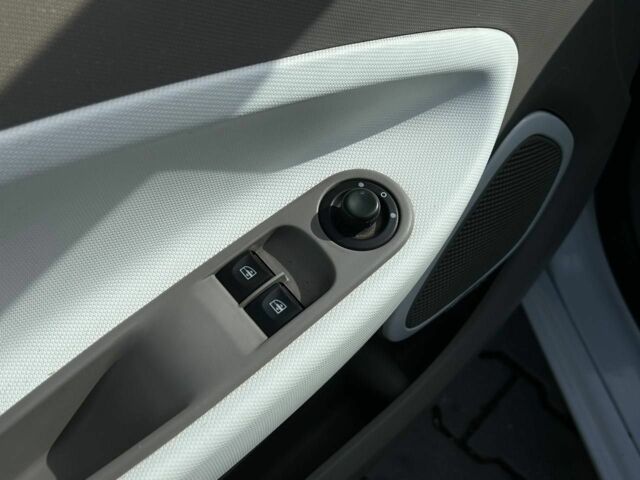 Білий Рено Зое, об'ємом двигуна 0 л та пробігом 201 тис. км за 6400 $, фото 8 на Automoto.ua