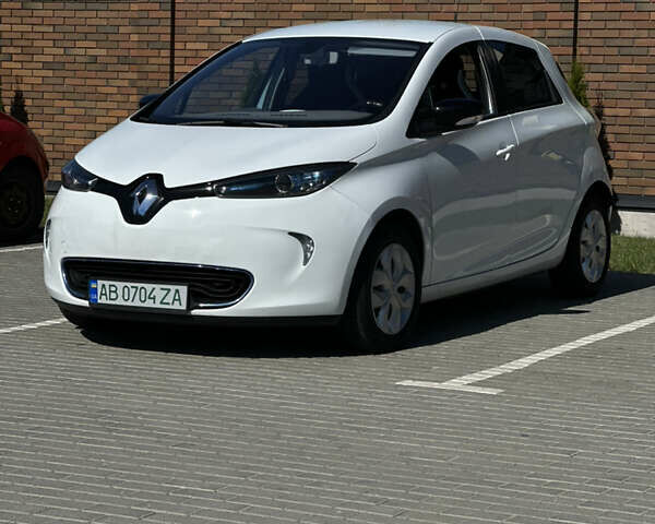 Белый Рено Зое, объемом двигателя 0 л и пробегом 163 тыс. км за 6200 $, фото 2 на Automoto.ua