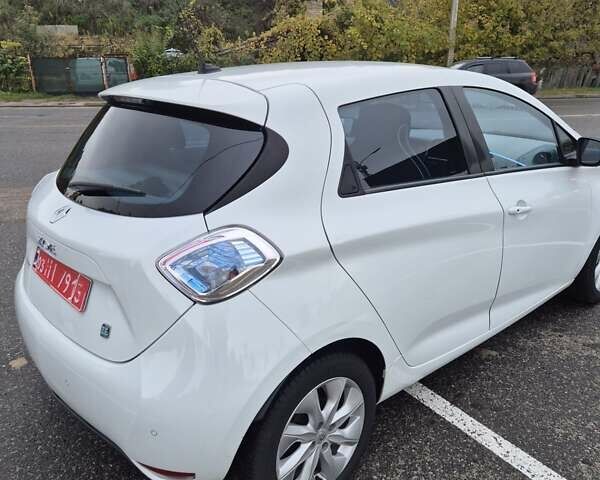 Белый Рено Зое, объемом двигателя 0 л и пробегом 138 тыс. км за 6700 $, фото 12 на Automoto.ua