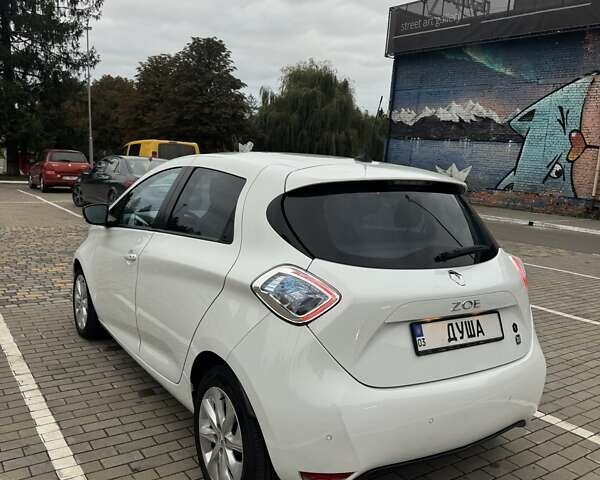 Белый Рено Зое, объемом двигателя 0 л и пробегом 100 тыс. км за 6500 $, фото 4 на Automoto.ua