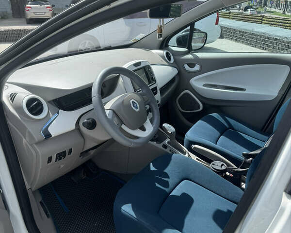 Рено Зое 2013 в Львове на Automoto.ua Белый Рено Зое, объемом двигателя 0 л и пробегом 160 тыс. км за 5850 $, фото 13 на Automoto.ua