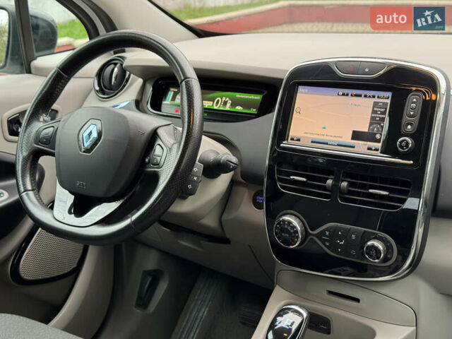 Белый Рено Зое, объемом двигателя 0 л и пробегом 158 тыс. км за 5999 $, фото 37 на Automoto.ua