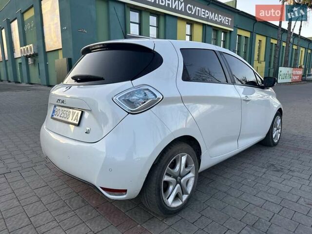 Белый Рено Зое, объемом двигателя 0 л и пробегом 120 тыс. км за 5999 $, фото 16 на Automoto.ua