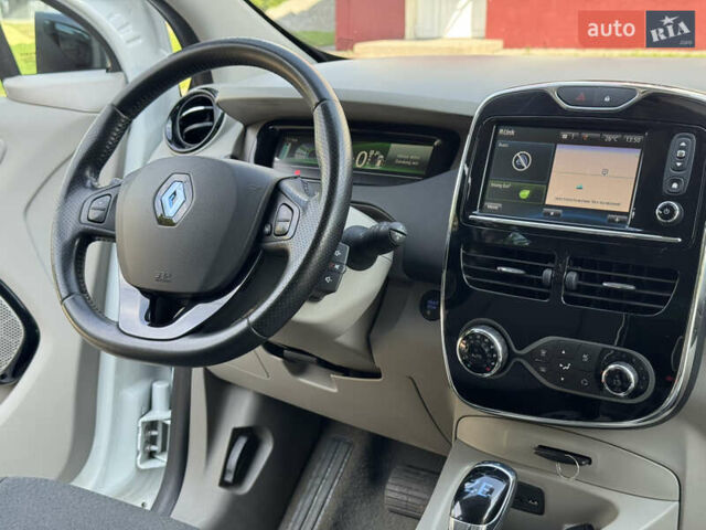 Белый Рено Зое, объемом двигателя 0 л и пробегом 155 тыс. км за 6300 $, фото 38 на Automoto.ua