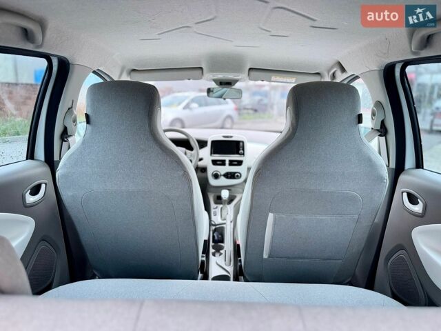 Білий Рено Зое, об'ємом двигуна 0 л та пробігом 84 тис. км за 6990 $, фото 15 на Automoto.ua