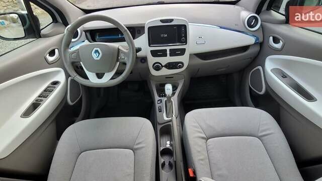 Белый Рено Зое, объемом двигателя 0 л и пробегом 209 тыс. км за 5800 $, фото 22 на Automoto.ua