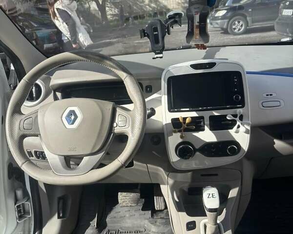 Білий Рено Зое, об'ємом двигуна 0 л та пробігом 180 тис. км за 6400 $, фото 6 на Automoto.ua