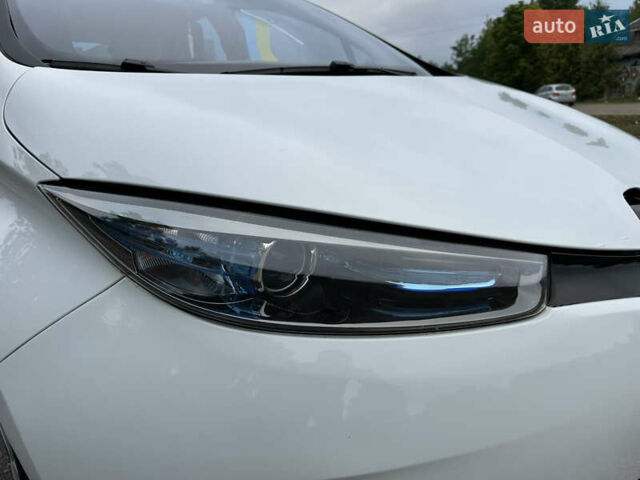 Белый Рено Зое, объемом двигателя 0 л и пробегом 104 тыс. км за 6570 $, фото 5 на Automoto.ua