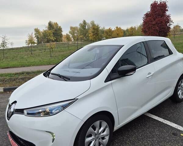 Белый Рено Зое, объемом двигателя 0 л и пробегом 138 тыс. км за 6700 $, фото 4 на Automoto.ua