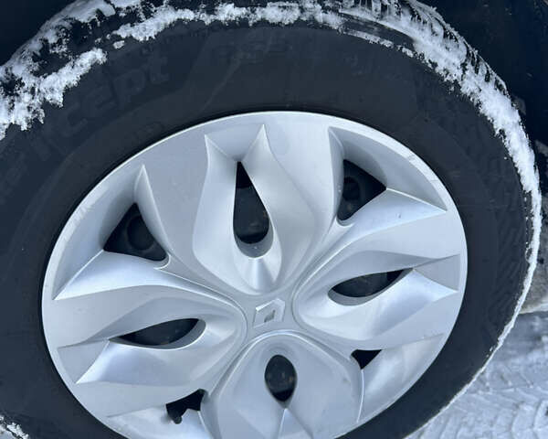 Білий Рено Зое, об'ємом двигуна 0 л та пробігом 73 тис. км за 5800 $, фото 20 на Automoto.ua