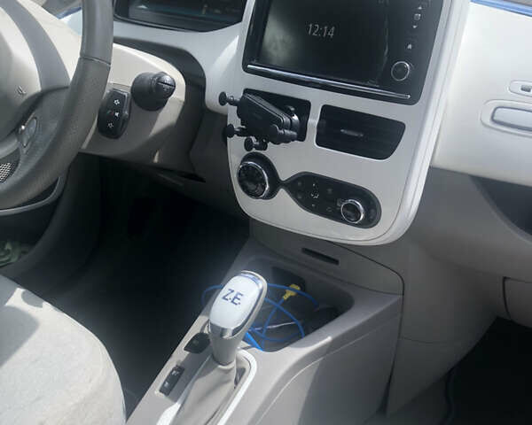 Белый Рено Зое, объемом двигателя 0 л и пробегом 53 тыс. км за 6500 $, фото 8 на Automoto.ua