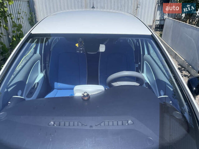 Білий Рено Зое, об'ємом двигуна 0 л та пробігом 130 тис. км за 6000 $, фото 6 на Automoto.ua
