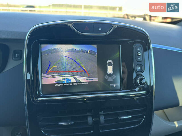 Белый Рено Зое, объемом двигателя 0 л и пробегом 88 тыс. км за 5700 $, фото 17 на Automoto.ua