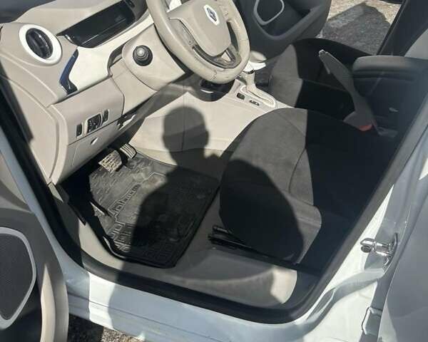 Білий Рено Зое, об'ємом двигуна 0 л та пробігом 180 тис. км за 6400 $, фото 3 на Automoto.ua