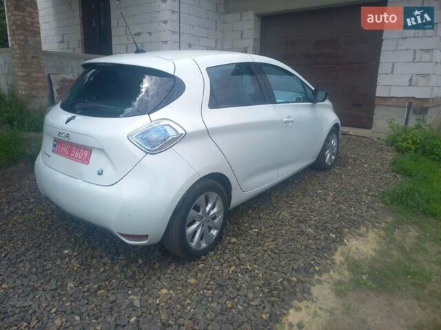 Белый Рено Зое, объемом двигателя 0 л и пробегом 150 тыс. км за 5800 $, фото 4 на Automoto.ua