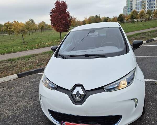 Белый Рено Зое, объемом двигателя 0 л и пробегом 138 тыс. км за 6700 $, фото 2 на Automoto.ua