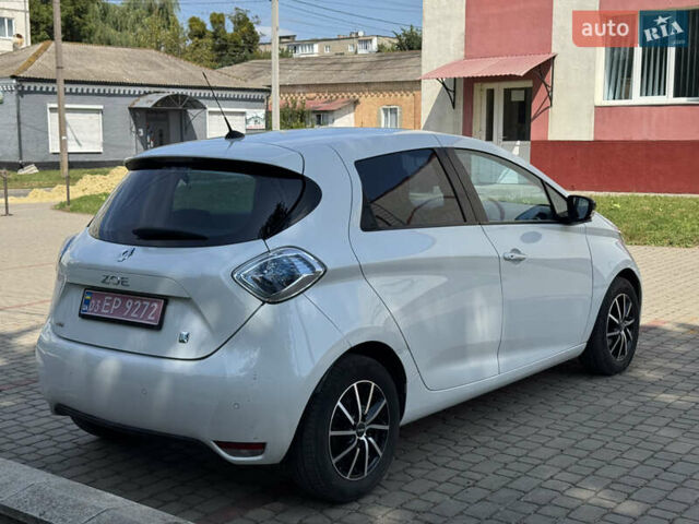 Белый Рено Зое, объемом двигателя 0 л и пробегом 155 тыс. км за 6300 $, фото 5 на Automoto.ua